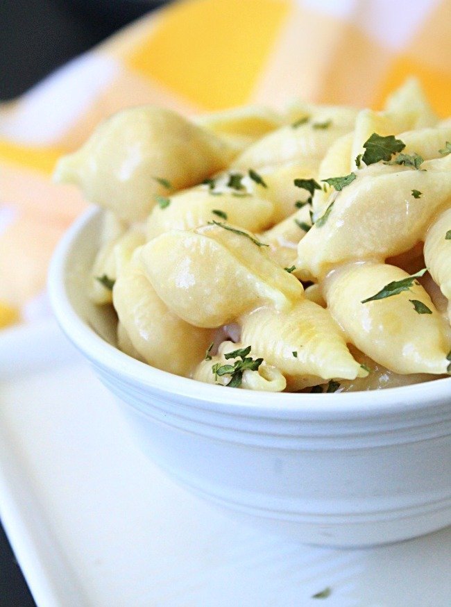 Instant Pot Mac n Cheese @tableforseven #macncheese #pasta #tableforsevenblog #dinner #macaroni #instantpot #pressurecooker 