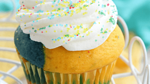 Rainbow Cupcakes @tableforseven #tableforsevenblog #rainbow #cupcakes #dessert