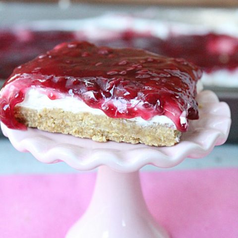 No Bake Raspberry Cheesecake Bars @tableforseven #tableforsevenblog #raspberry #cheesecake #dessert #nobakedessert