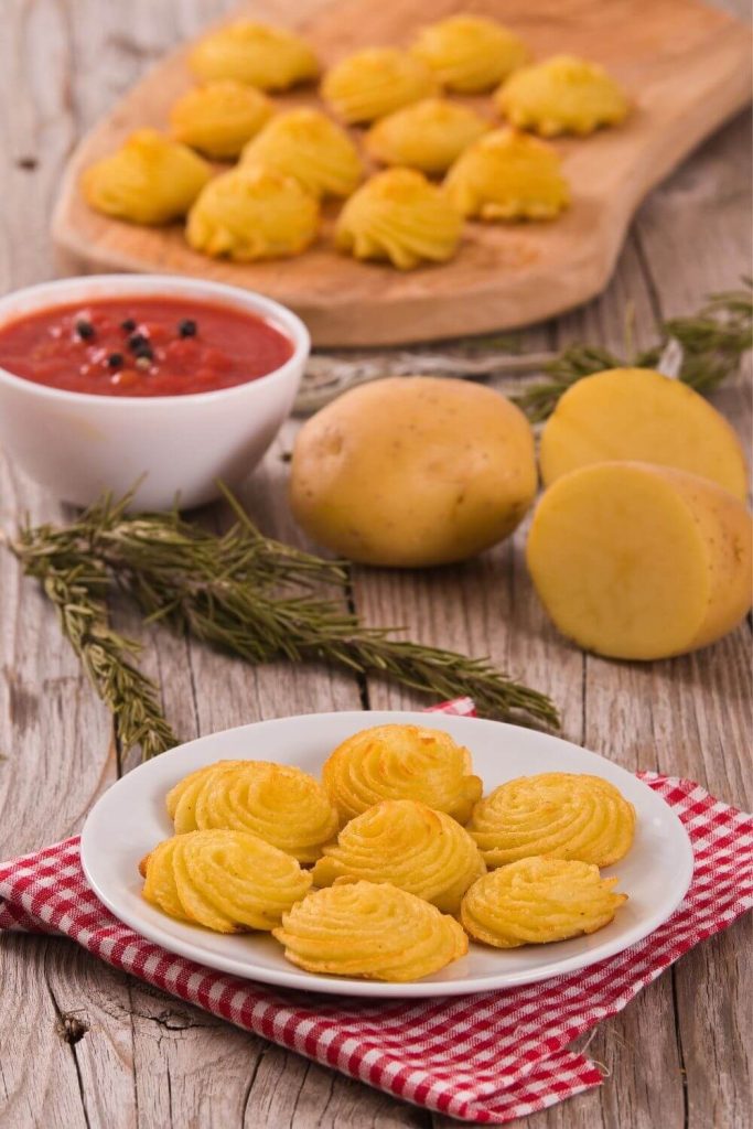 Cheesy Garlic Duchess Potatoes