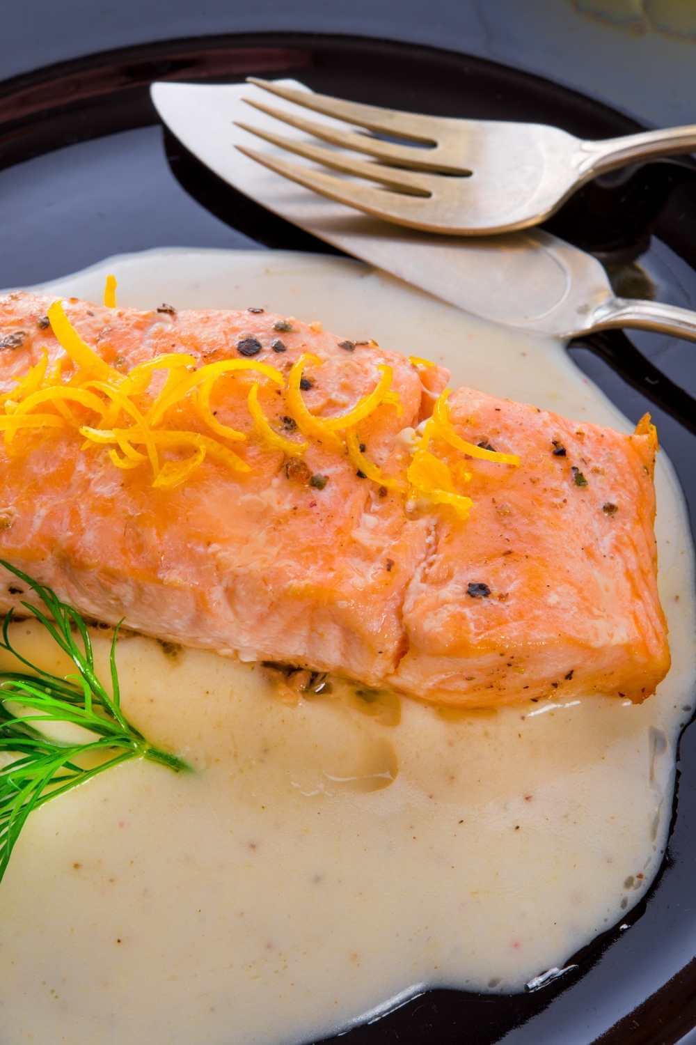 Delicious Poached Salmon With Dill Sauce