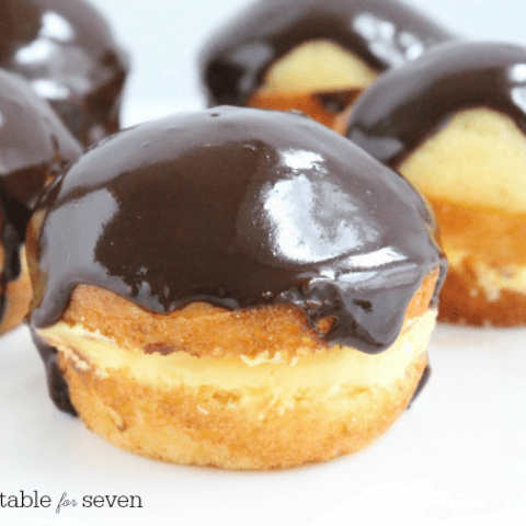 Boston Cream Pie Cupcakes #cupcakes #bostoncreampie #tableforsevenblog @tableforseven