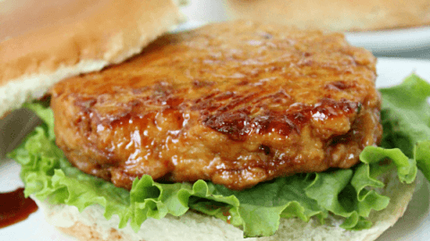 Chicken Teriyaki Burgers with Homemade Teriyaki Sauce #teriyakisauce #chickenburgers #chicken #sliders #dinner #tableforsevenblog