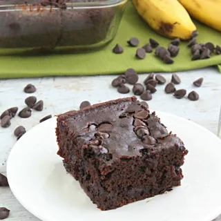 Chocolate Banana Applesauce Cake #cake #chocolate #applesauce #banana #dessert #tableforsevenblog @tableoforseven