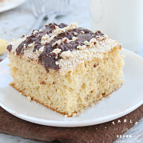 Peanut Butter Cake with Crumb Topping and Chocolate Glaze #peanutbutter #chocolatelglaze #cake #peanutbuttercake #dessert