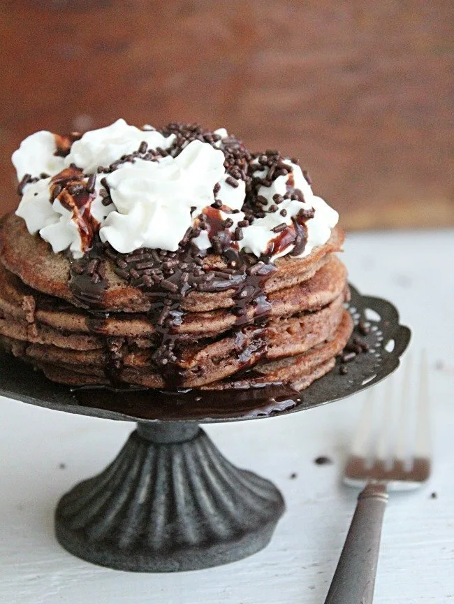 Brownie Batter Pancakes- Table for Seven #pancakes #browniebatter #chocolate