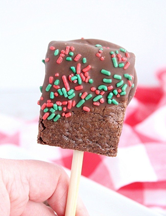 Brownie Pops #brownies #pops #funfood #chocolate #dessert #tableforsevenblog