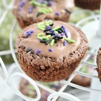 Candy Stuffed Brownie Cupcakes #tableforsevenblog #brownie #chocolate #cupcakes #brownies #dessert #candybar