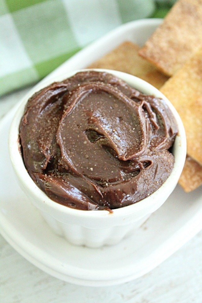 Baked Cinnamon Tortilla Chips with Chocolate Hazelnut Dip- Table for Seven #nutella #dip #cinnamonsugar #tortillachips #snacks #chocolatehazelnutspread