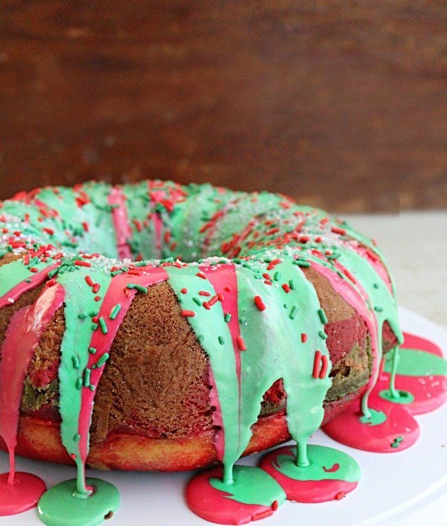 Christmas Bundt Cake- Table for Seven #christmas #cake #cakemix #bundtcake #dessert #holidaybaking 