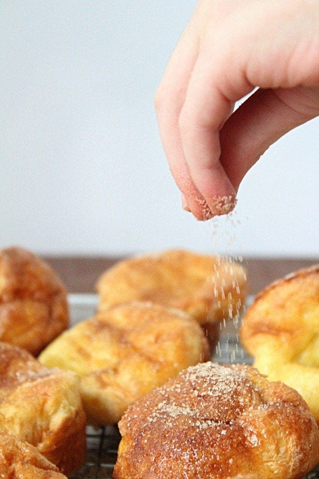 Cinnamon Sugar Popovers @tableforseven #tableforsevenblog #cinnamon #sugar #popovers #cinnamonsugar 