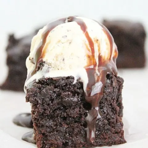 Crock Pot Fudgy Brownies #crockpot #slowcooker #brownies #chocolate #dessert #tableforsevenblog