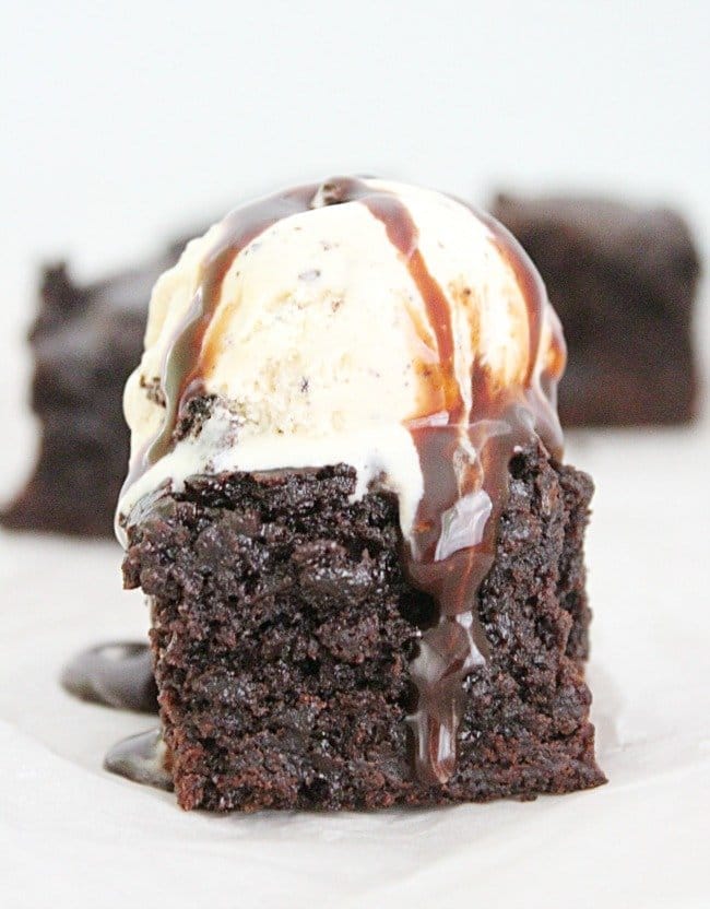 Crock Pot Fudgy Brownies #crockpot #slowcooker #brownies #chocolate #dessert #tableforsevenblog 