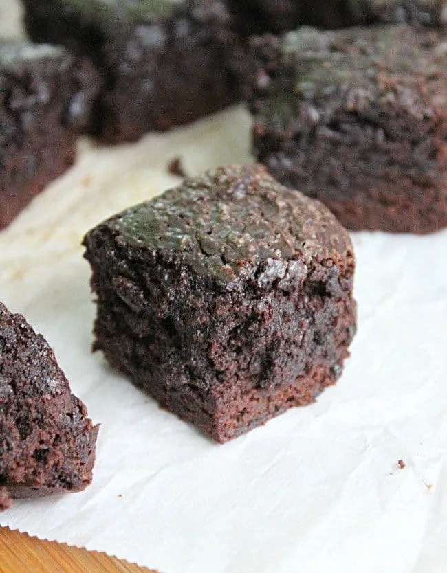 Crock Pot Fudgy Brownies #crockpot #slowcooker #brownies #chocolate #dessert #tableforsevenblog 