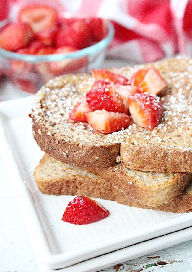 Guilt Free French Toast @tableforseven #tableforsevenblog #frenchtoast #eggwhites #weightwatchers #guiltfree 