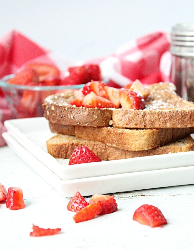 Guilt Free French Toast @tableforseven #tableforsevenblog #frenchtoast #eggwhites #weightwatchers #guiltfree 