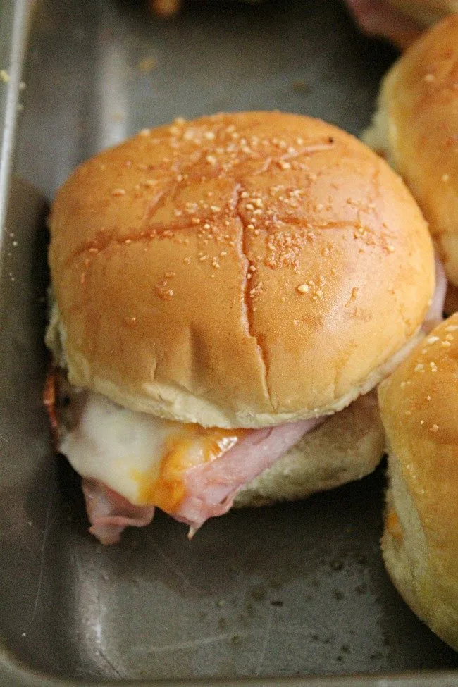 Ham and Cheddar Sliders with Homemade Honey Mustard Sauce: Table for Seven #sliders #ham #cheddar #cheese #sandwich #honeymustard