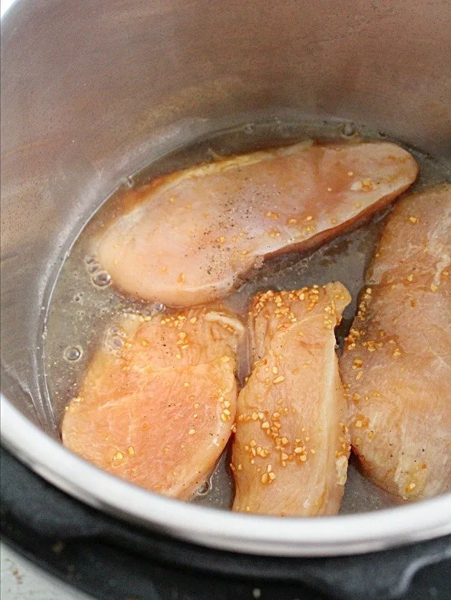 Honey Glazed Chicken: Instant Pot and Crock Pot #instantpot #crockpot #slowcooker #chicken #honey #dinner #tableforsevenblog