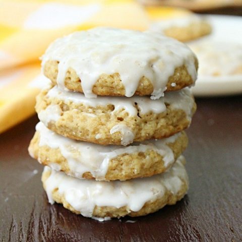 Iced Oatmeal Cookies #tableforsevenblog #oatmeal #icedoatmeal #cookies #dessert #oatmealcookies