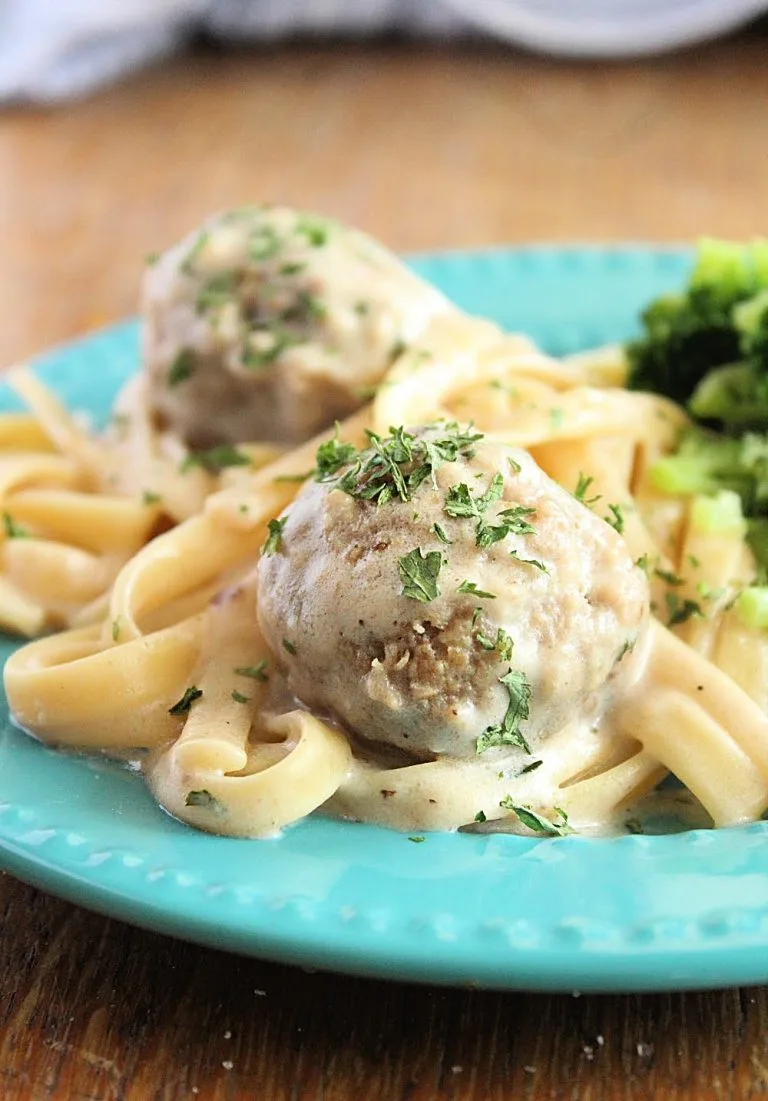 Instant Pot Fettuccine Alfredo with Meatballs