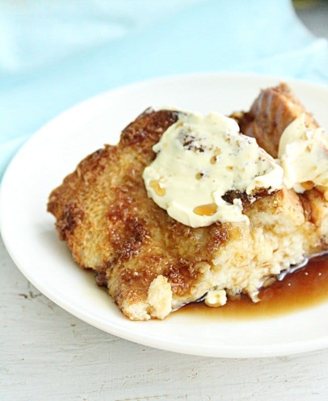 Lazy French Toast Casserole #frenchtoast #casserole #breakfast #brunch #tableforsevenblog 