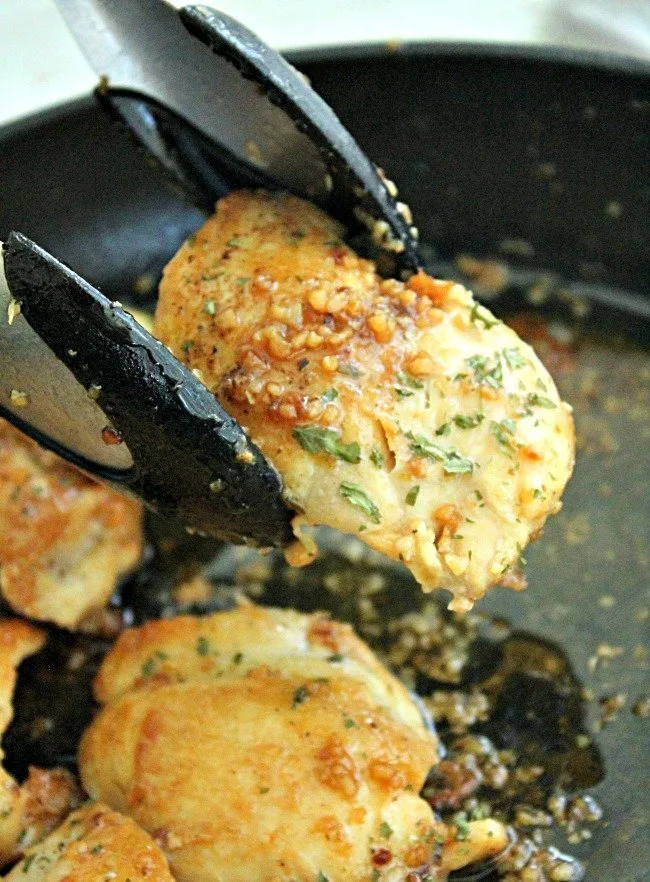 Lemon Garlic Honey Chicken #chicken #dinner #honey #lemon #garlic #recipe #skillet #chickenthighs