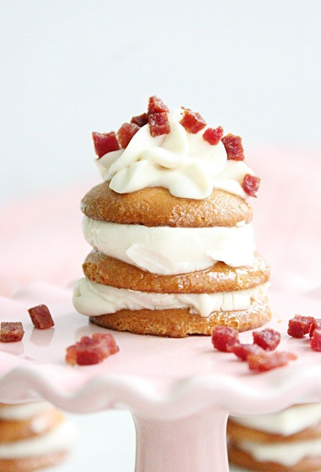 Maple Bacon Cheesecake Bites #tableforsevenblog #cheesecake #maplesyrup #nobakedessert #bacon #vanillawafers 