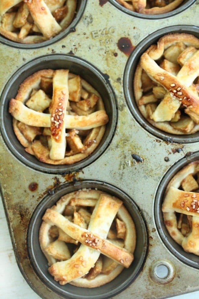 Mini Apple Pies | Table for Seven #applepie #apple #pie #mini #dessert