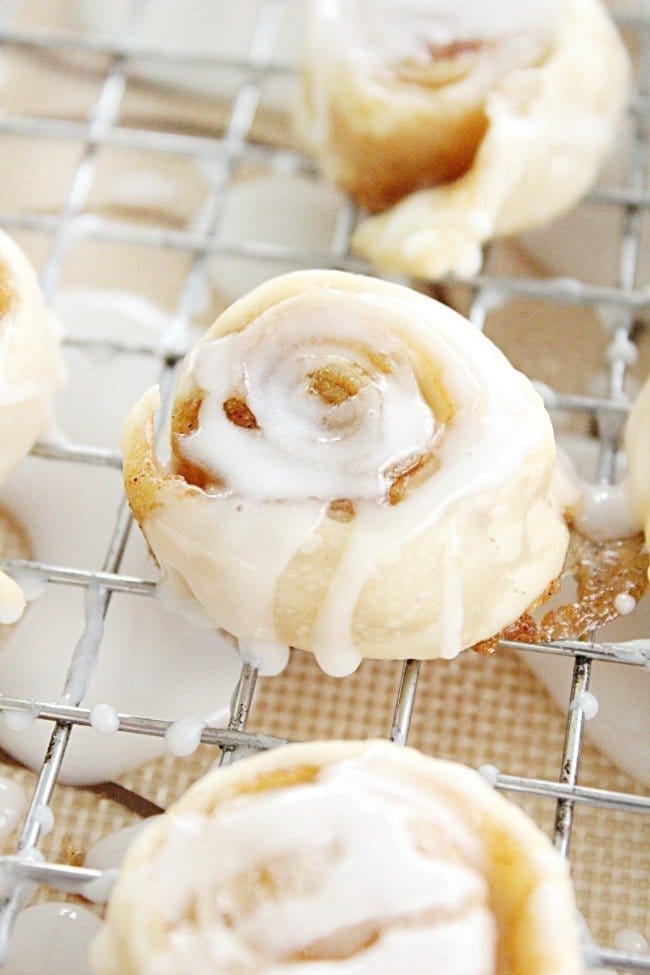 Mini Pie Crust Cinnamon Rolls #piecrust #cinnamonrolls #mini #cinnamon #tableforsevenblog 