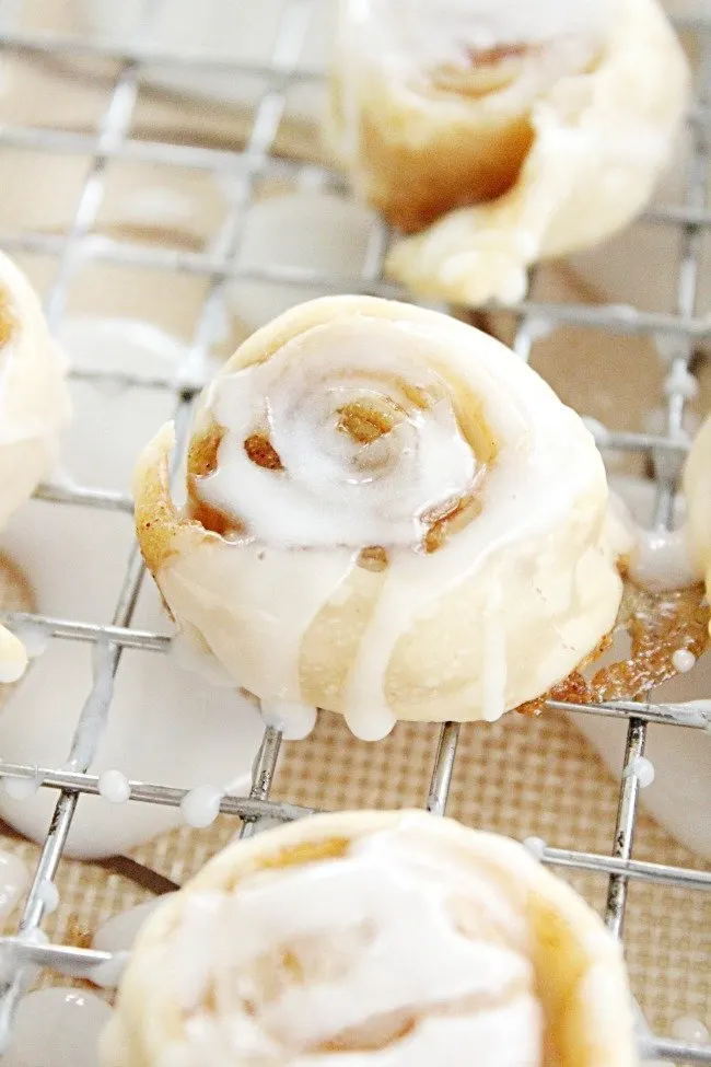 Mini Pie Crust Cinnamon Rolls #piecrust #cinnamonrolls #mini #cinnamon #tableforsevenblog