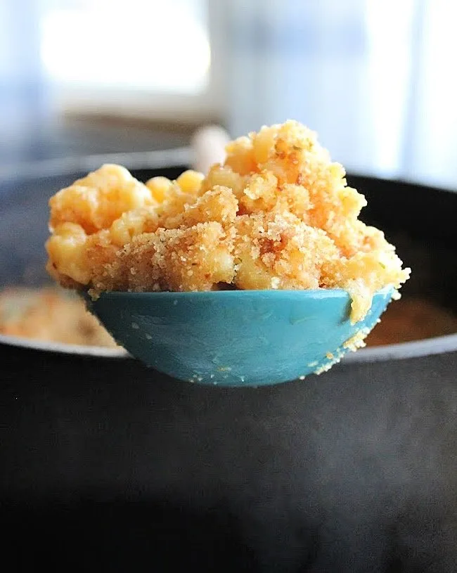 No Boil Baked Mac and Cheese- Table for Seven #tableforsevenblog #bakedmacandcheese #macandcheese #macaroni #cheese #noboil #dinner #pasta