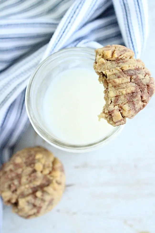 Peanut Butter Nutella Swirl Cookies #peanutbutter #cookies #nutella #dessert #tableforsevenblog