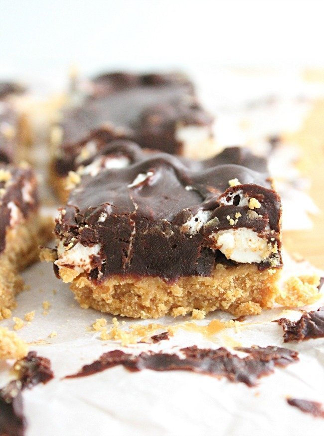 Peanut Butter S'mores Bars #peanutbutter #chocolate #smores #bars #nobake #dessert #tableforsevenblog