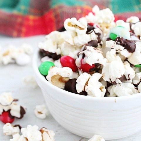 Peppermint Candy Popcorn #tableforsevenblog #popcorn #chocolate #mandms #m&ms #peppermintm&ms #dessert #holidaybaking #christmas