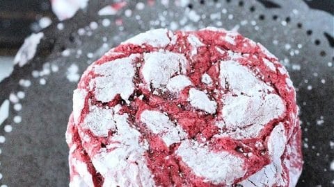 Red Velvet Crinkle Cookies- Table for Seven #tableforsevenblog #cookies #redvelvet #crinklecookies #dessert #holidaybaking