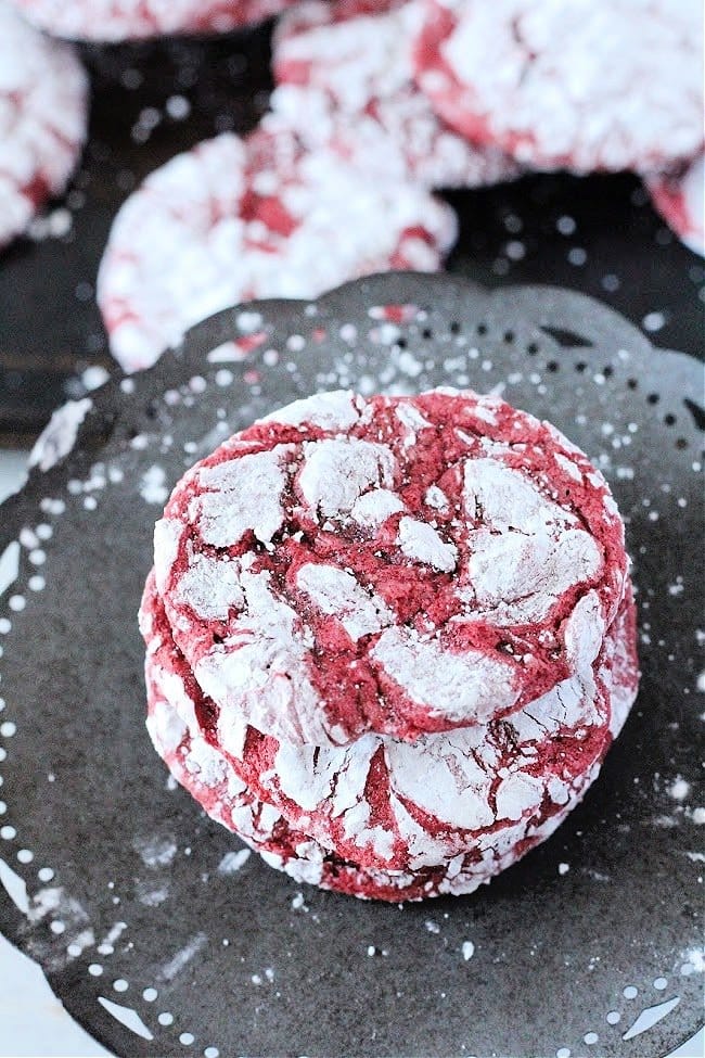 Red Velvet Crinkle Cookies- Table for Seven #tableforsevenblog #cookies #redvelvet #crinklecookies #dessert #holidaybaking