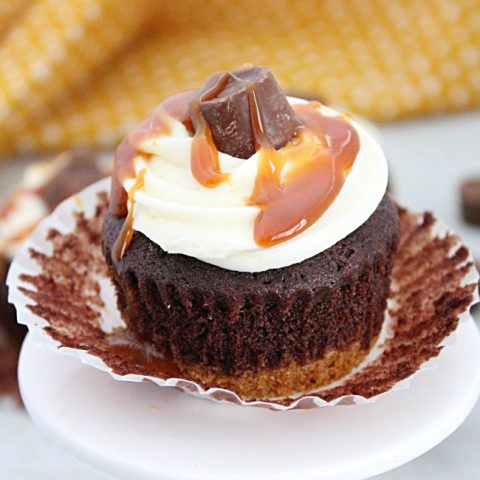 Rolo Cupcakes #rolocandies #cupcakes #chocolate #dessert #caramel #tableforsevenblog