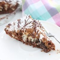 Samoa Brownie Pie #samoacookies #brownie #pie #chocolate #tableforsevenblog #dessert #girlscoutcookies