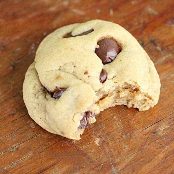 Soft Chocolate Chip Cookies #cookies #chocolatechip #chocolate #chocolatechipcookies #tableforsevenblog