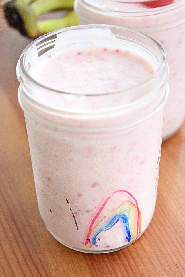Strawberry Banana Smoothie #strawberry #banana #smoothie #tableforsevenblog #beverage #drink #breakfast 