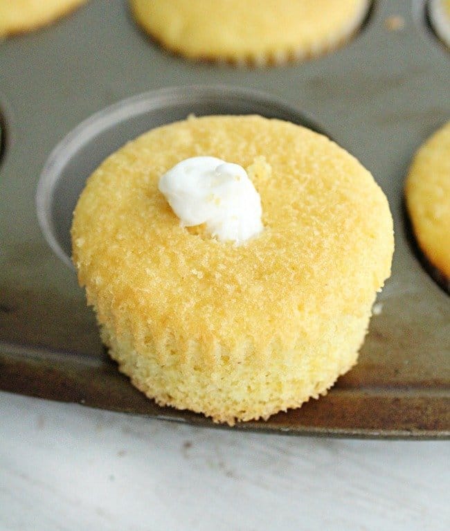 Twinkie Cakes- Table for Seven #twinkies #cake #marshmallow #dessert #minicakes 