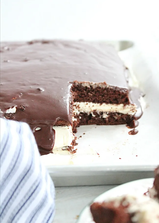 Whoopie Pie Cake #cake #whoopiepies #chocolate #cakemix #tableforsevevnblog #dessert 
