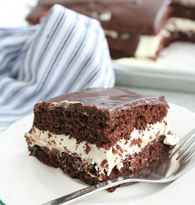 Whoopie Pie Cake #cake #whoopiepies #chocolate #cakemix #tableforsevevnblog #dessert