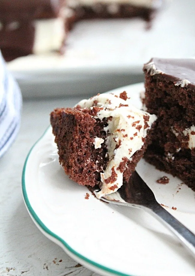 Whoopie Pie Cake #cake #whoopiepies #chocolate #cakemix #tableforsevevnblog #dessert 